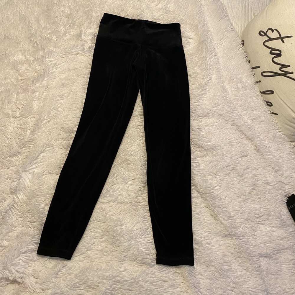 Soft velvet mid calf Old Navy Active leggings. So soft and comfortable amazing